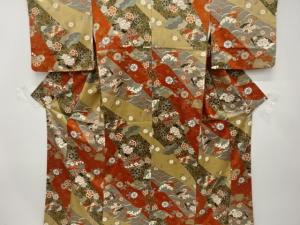 地紙に唐草・花模様　小紋着物